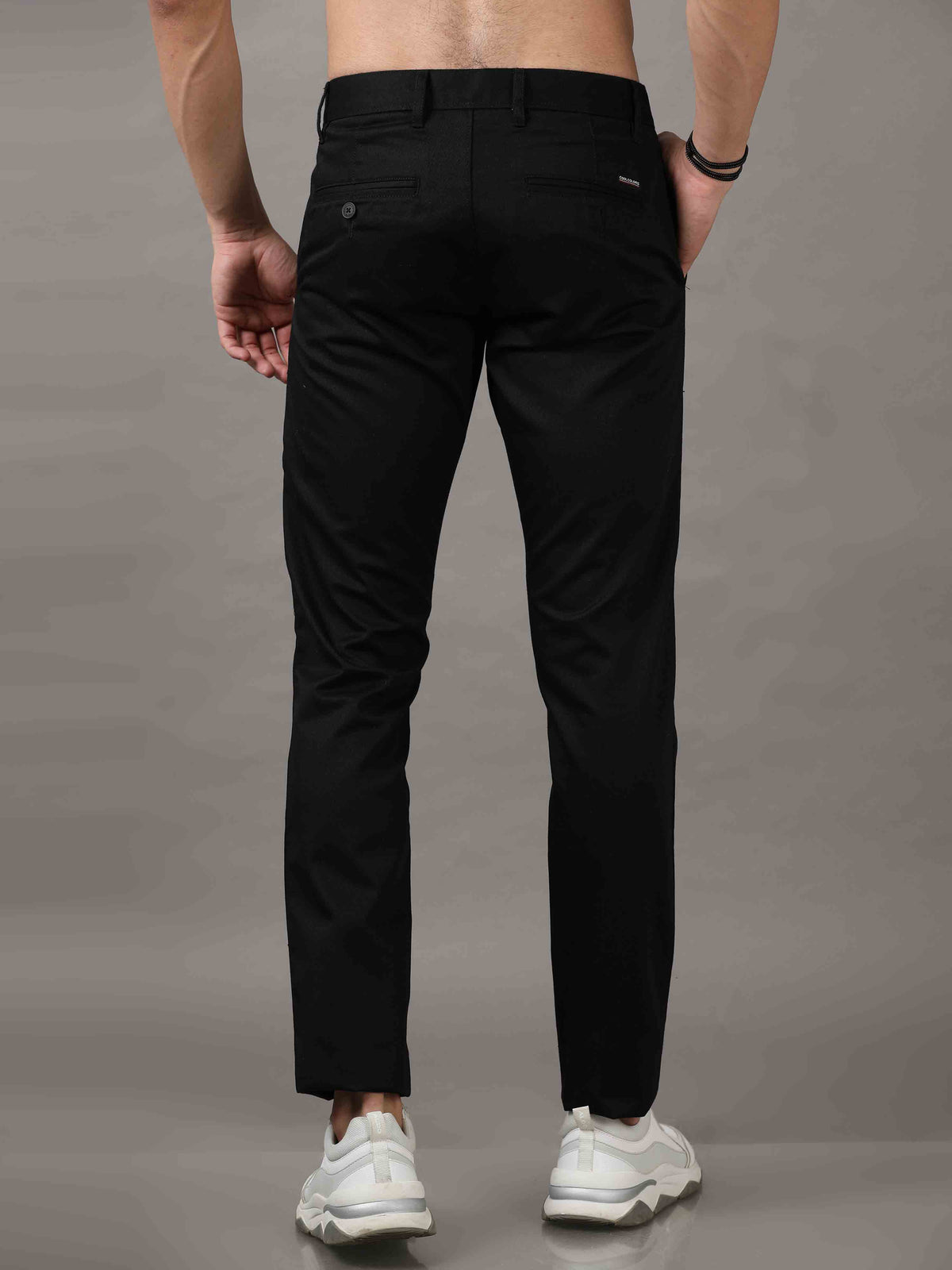 Men's Black Narrow Fit Cotton Blend Solid Causal Trousers