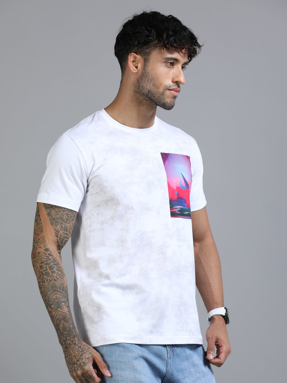 Men White Slim Fit Chest Printed Crew Neck T-Shirt