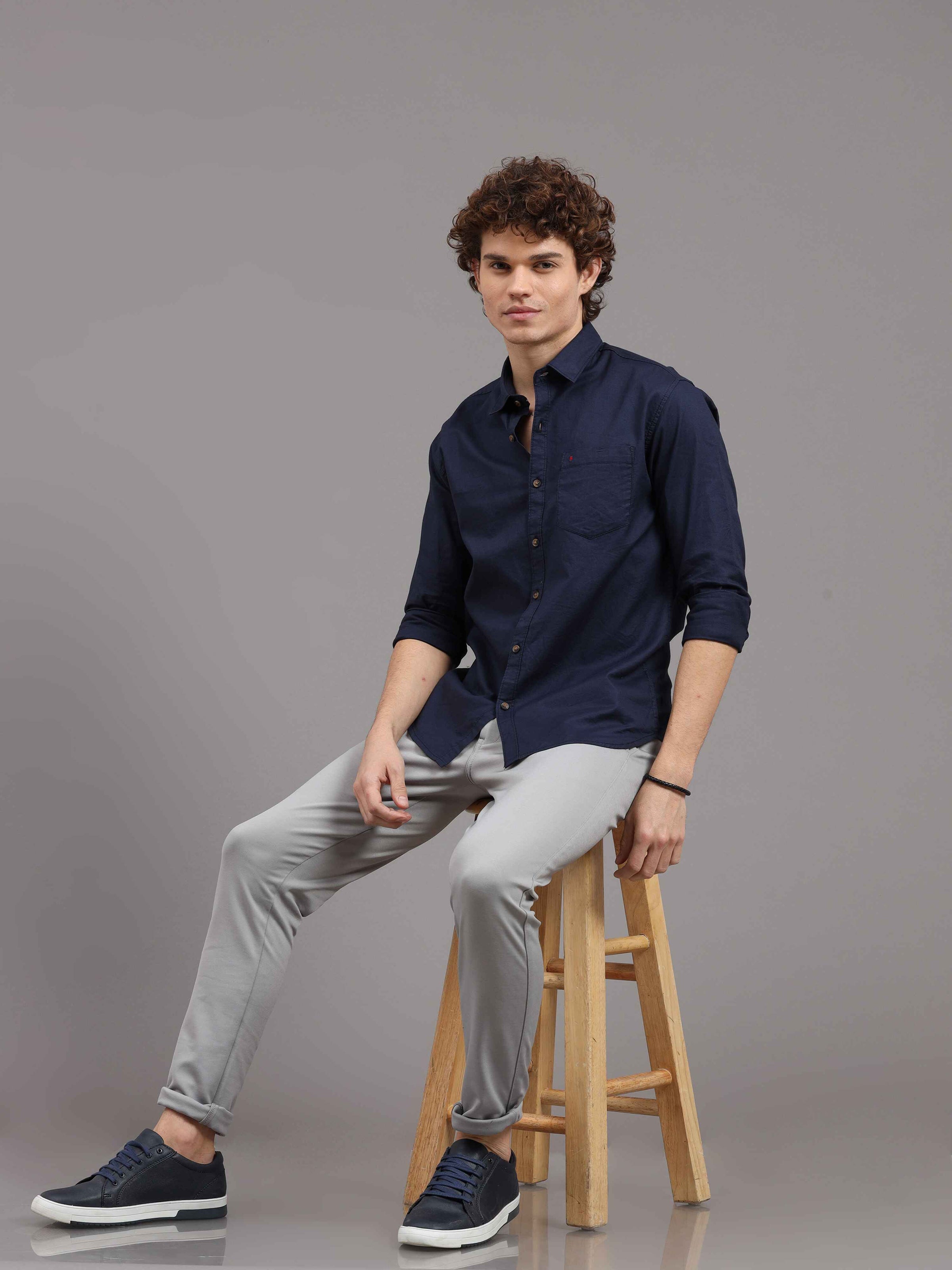 Men's Royal Blue Slim Fit Solid Full Sleeves Casual Shirts