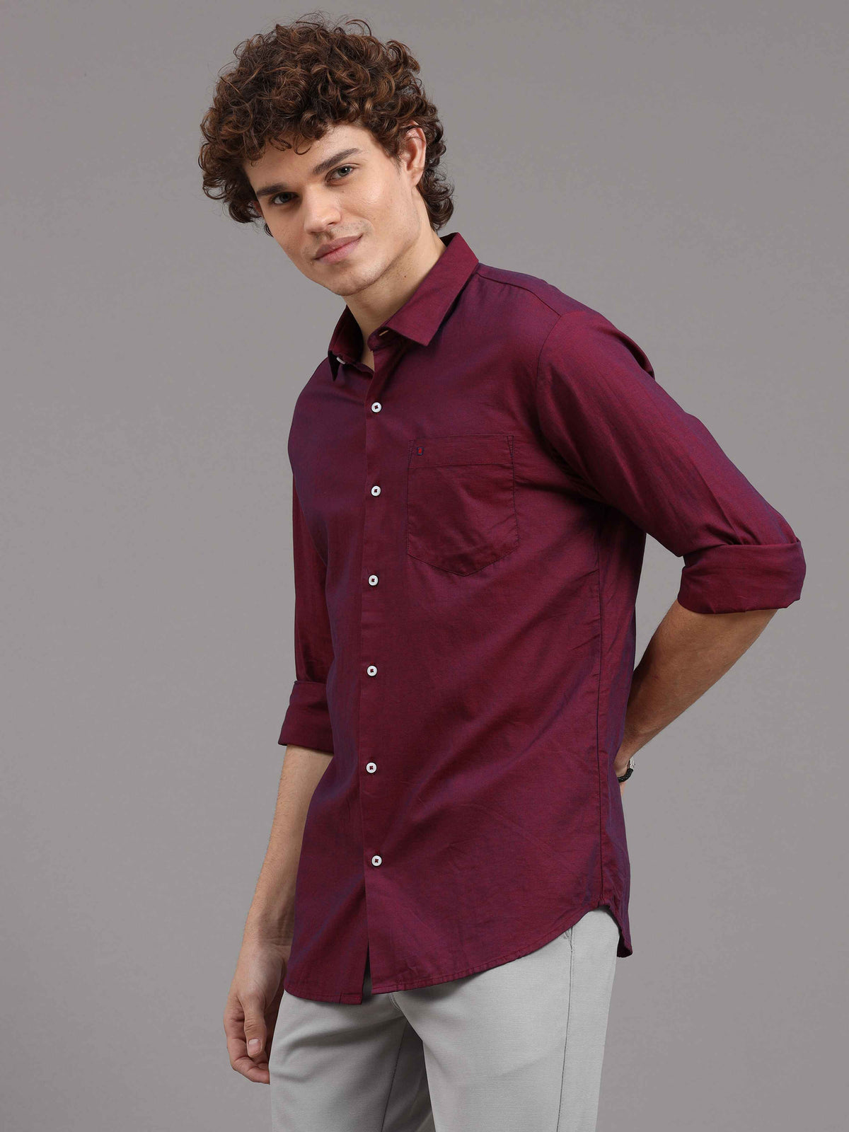Men's Burgundy Slim Fit Solid Full Sleeves Casual Shirts