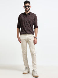 Men Cream Solid Satin With Lycra Ankle Fit Casual Trousers