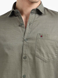 Green Solid Slim Fit Casual Shirts