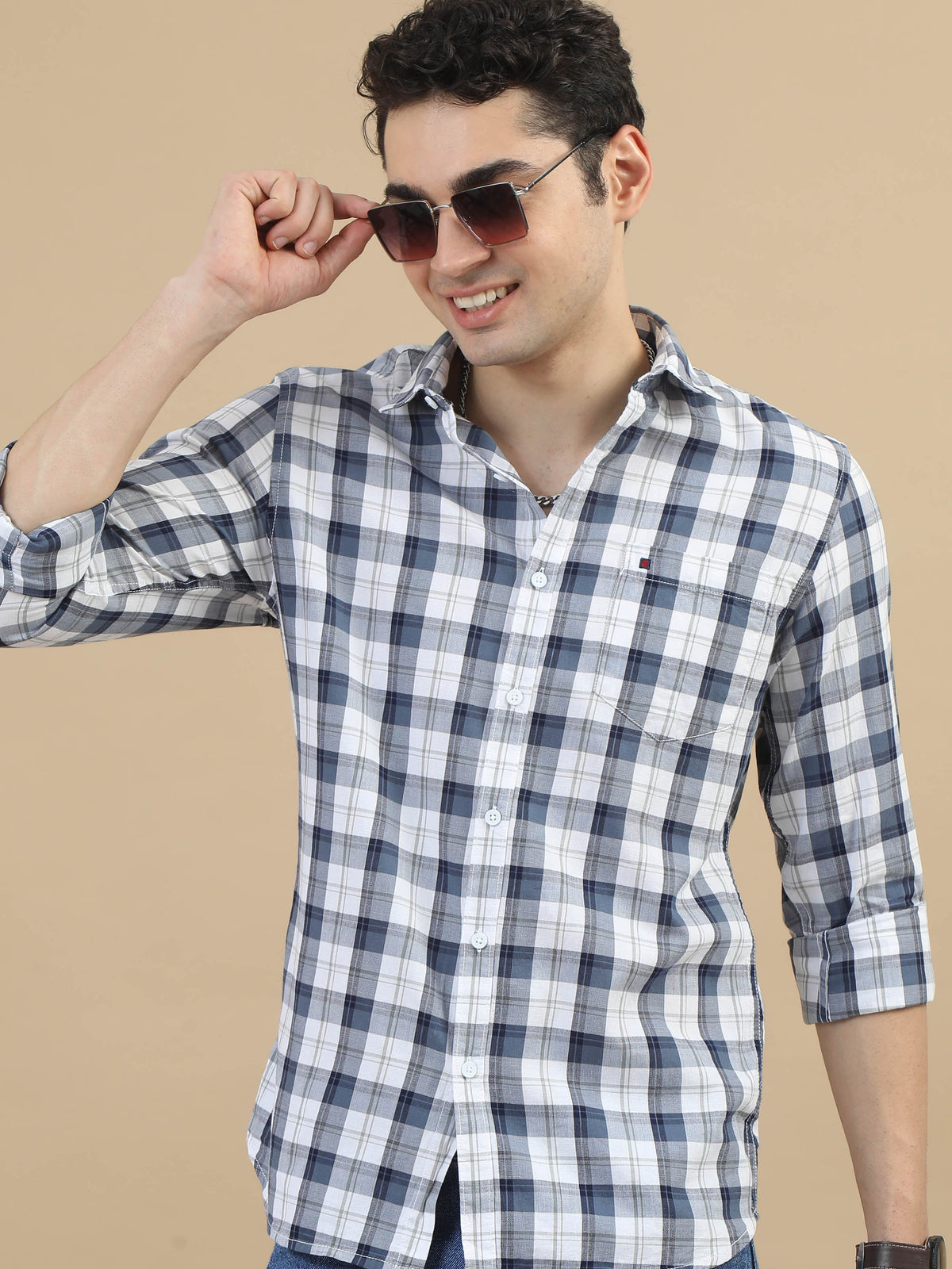 Men Blue & White Slim Fit Checks Full Sleeve Casual Shirt