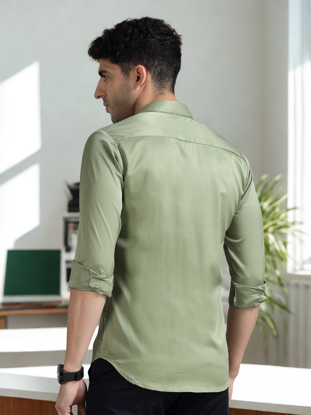Men Green Slim Fit Solid Full Sleeve Casual Shirt