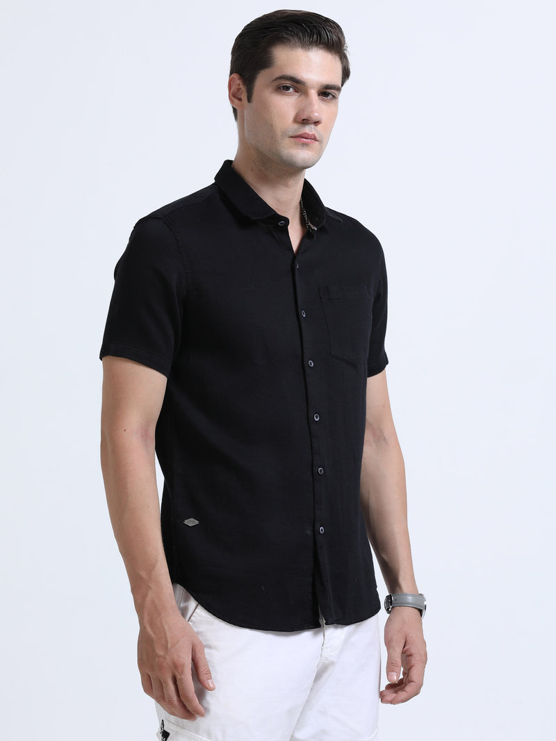 Shop Men's Black Slim Fit Half Sleeve Dobby Casual Shirt Online.