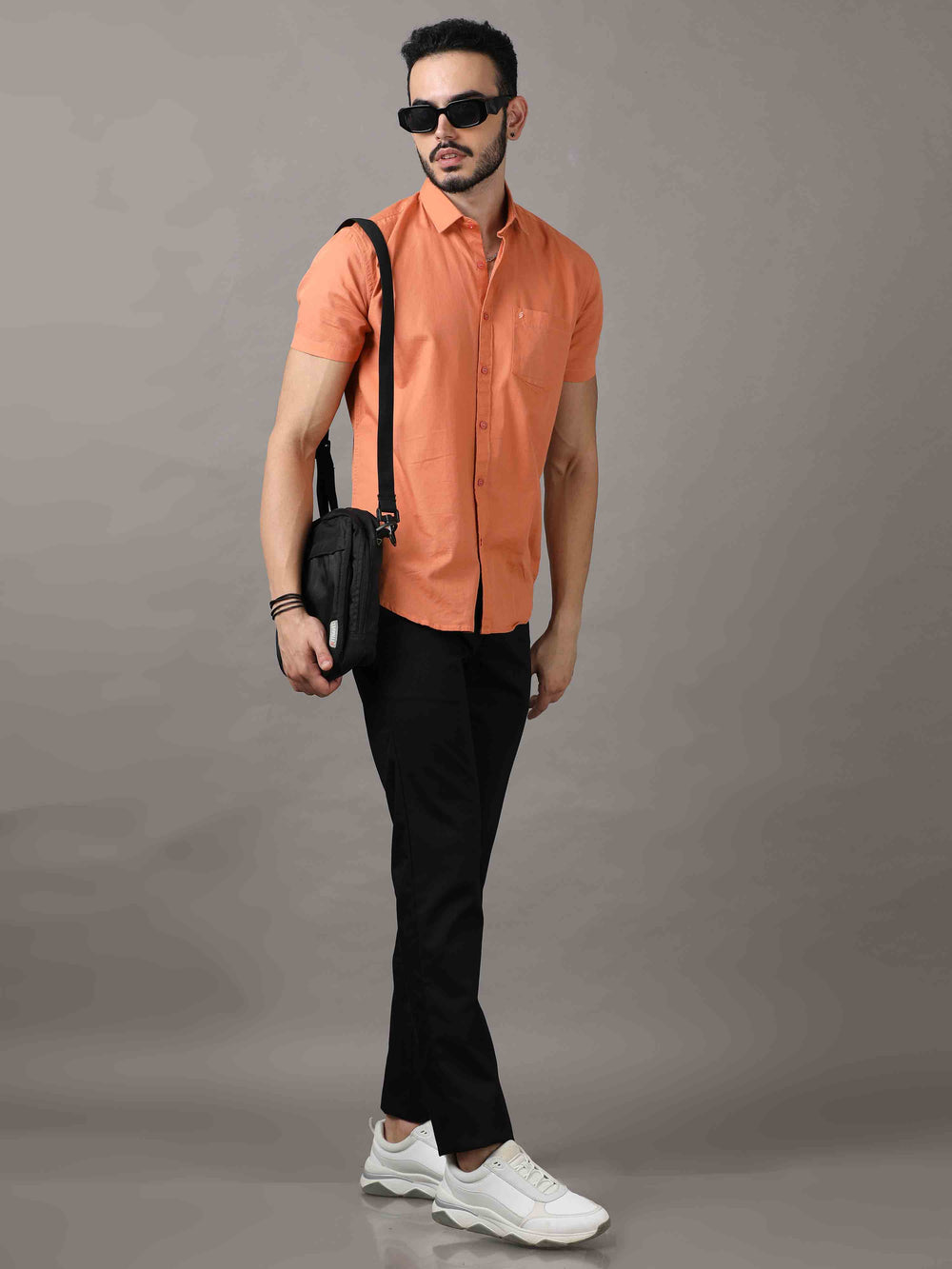 Men's Black Narrow Fit Cotton Blend Solid Causal Trousers