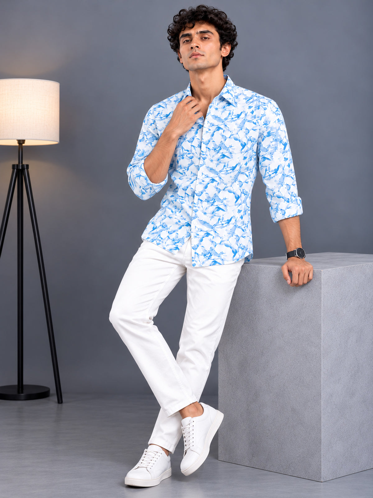 Men Blue Slim Fit Cotton Lycra Abstract printed Casual Shirt