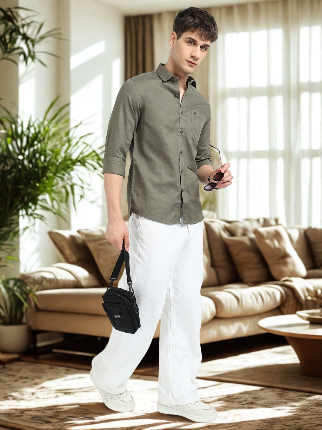 Green Solid Slim Fit Casual Shirts