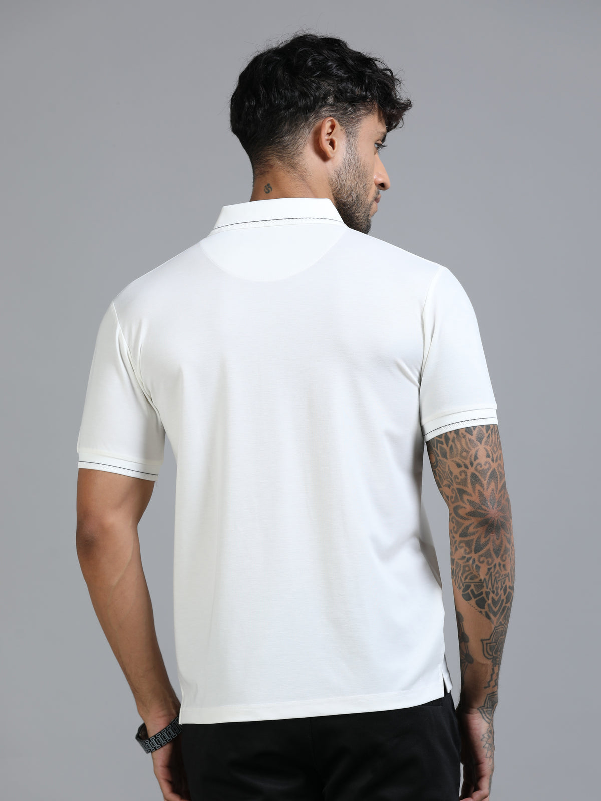 Men White  Slim Fit Stretchable Solid  Polo T-Shirt