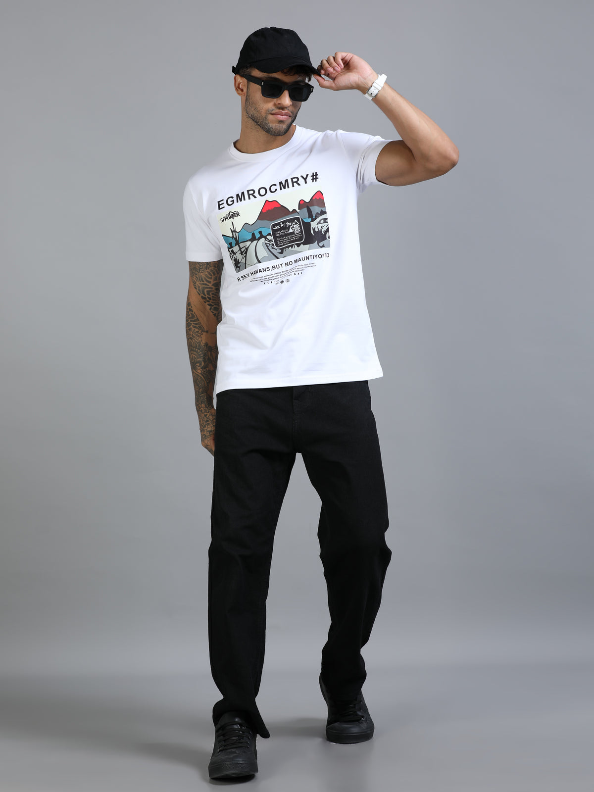 Men White Slim Fit Chest Prints Crew Neck T-Shirt