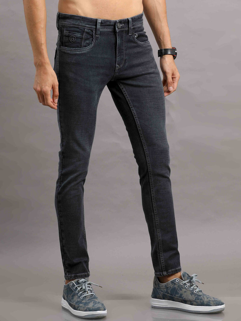 Shop Men's Black Ankle fit Cotton Blend Denim Jeans Online.