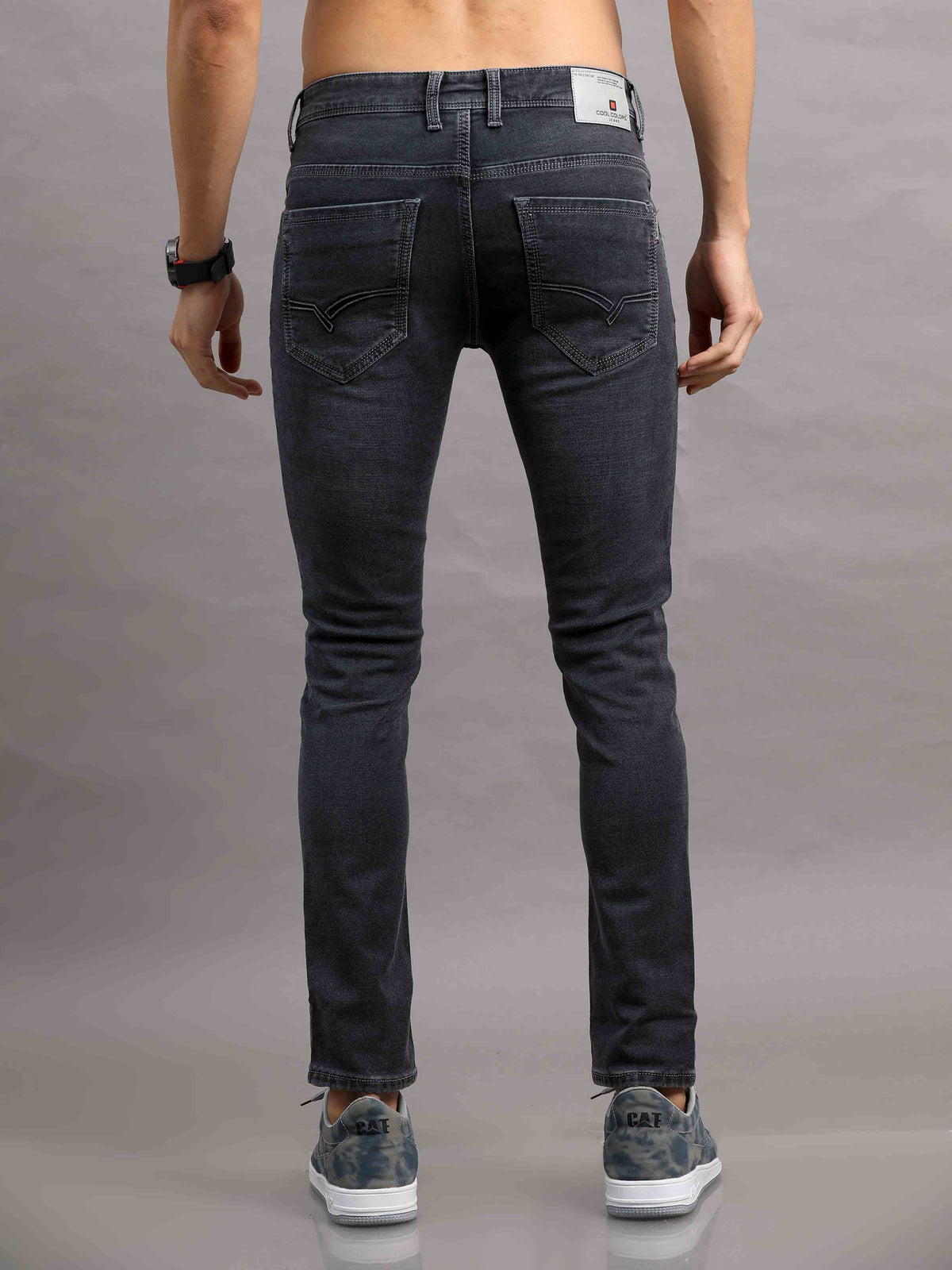 Shop Men's Black Ankle fit Cotton Blend Denim Jeans Online.