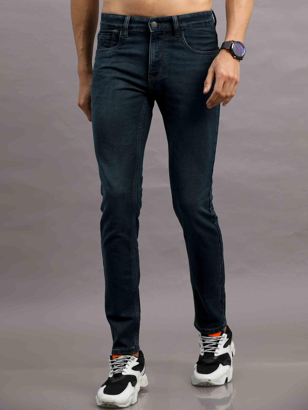 Shop Men's Black Ankle fit Cotton Blend Denim Jeans Online.