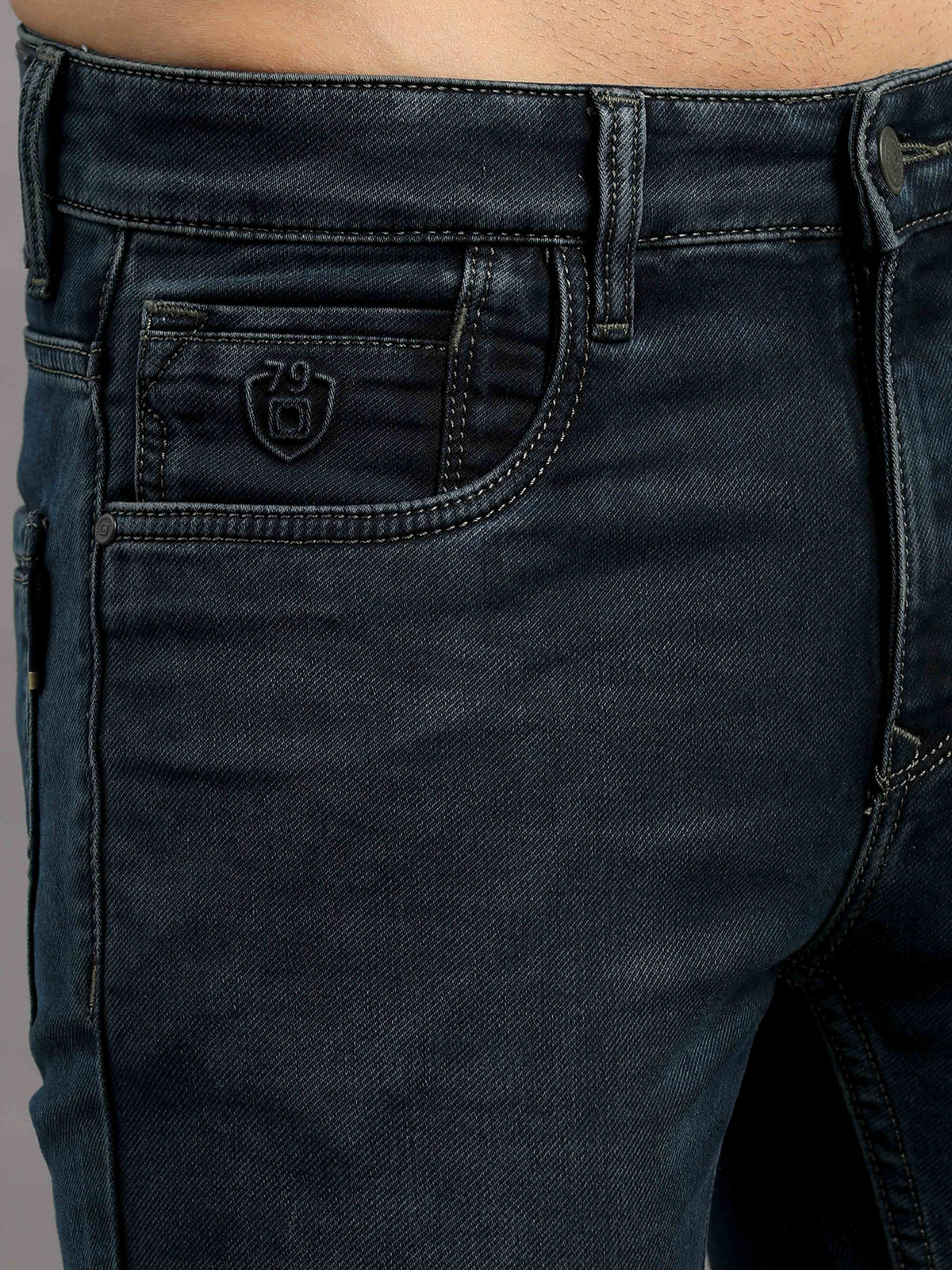 Shop Men's Black Ankle fit Cotton Blend Denim Jeans Online.