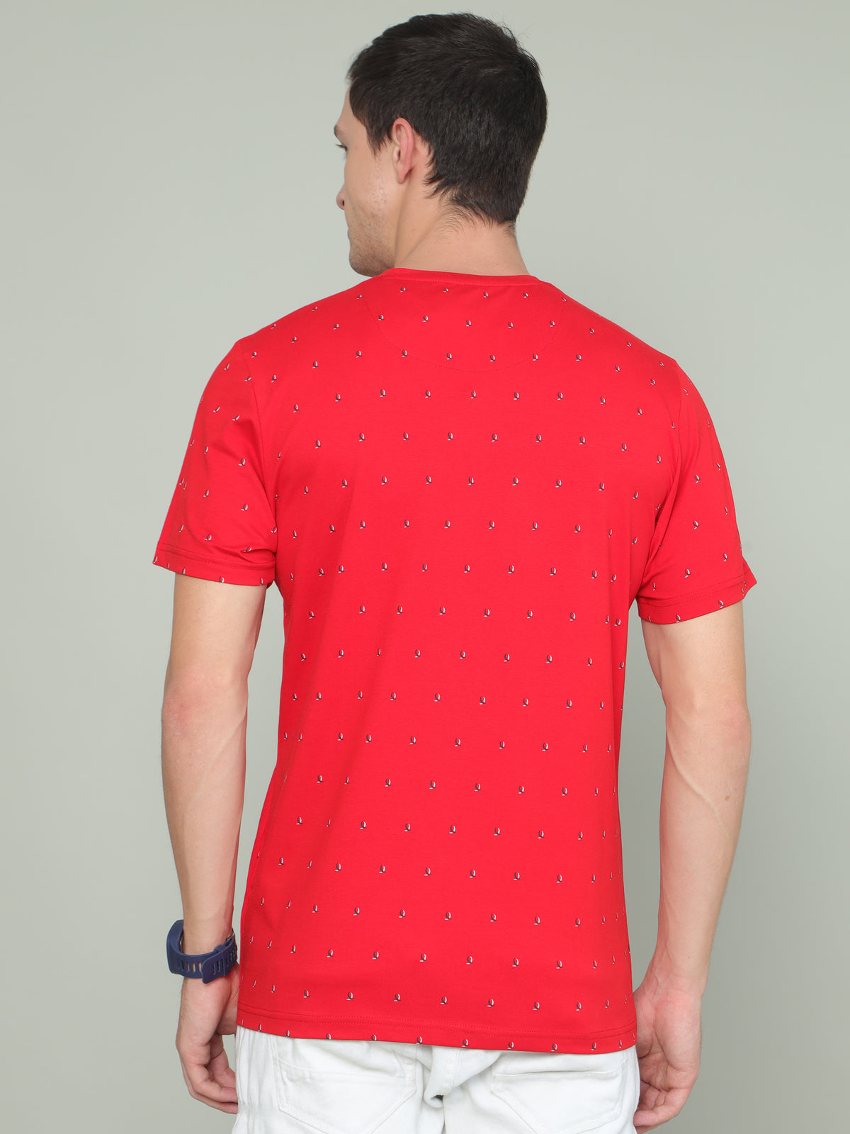 Shop Men's Red Printed Regular Fit Half Sleeves Crew Neck T-Shirt Online.