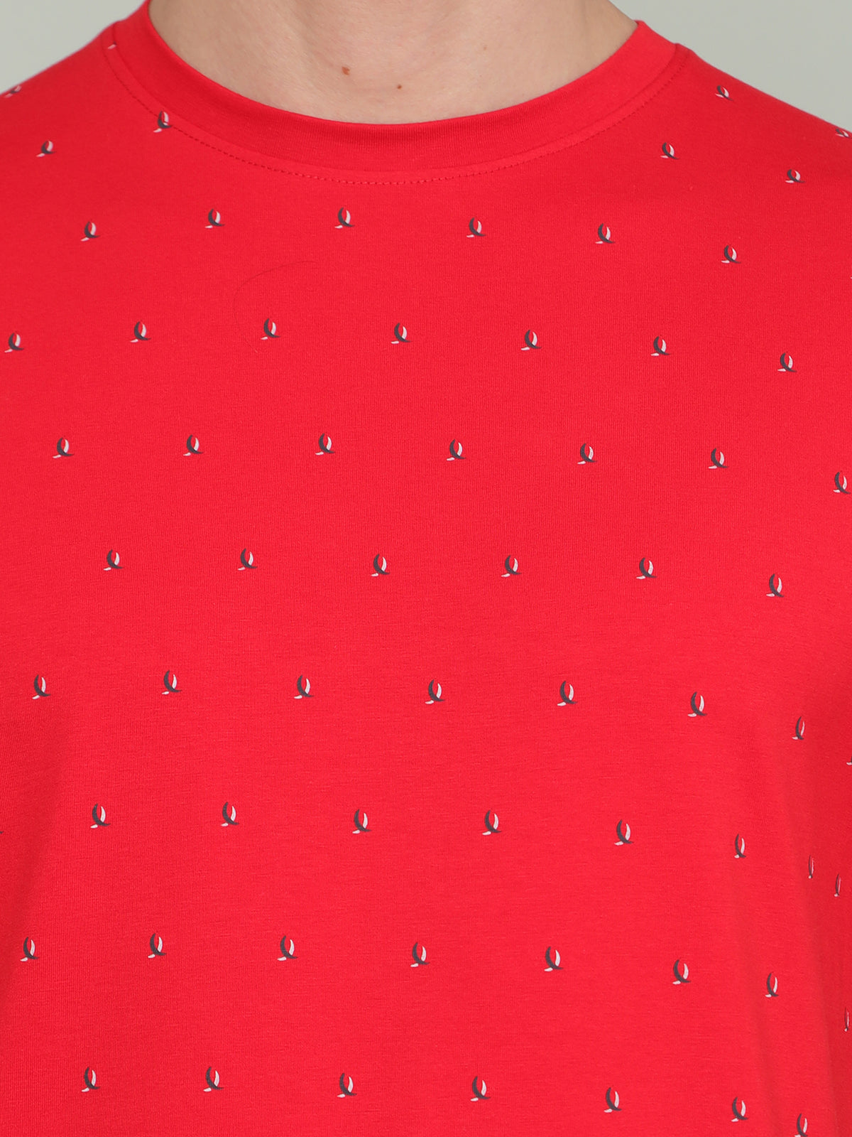 Shop Men's Red Printed Regular Fit Half Sleeves Crew Neck T-Shirt Online.