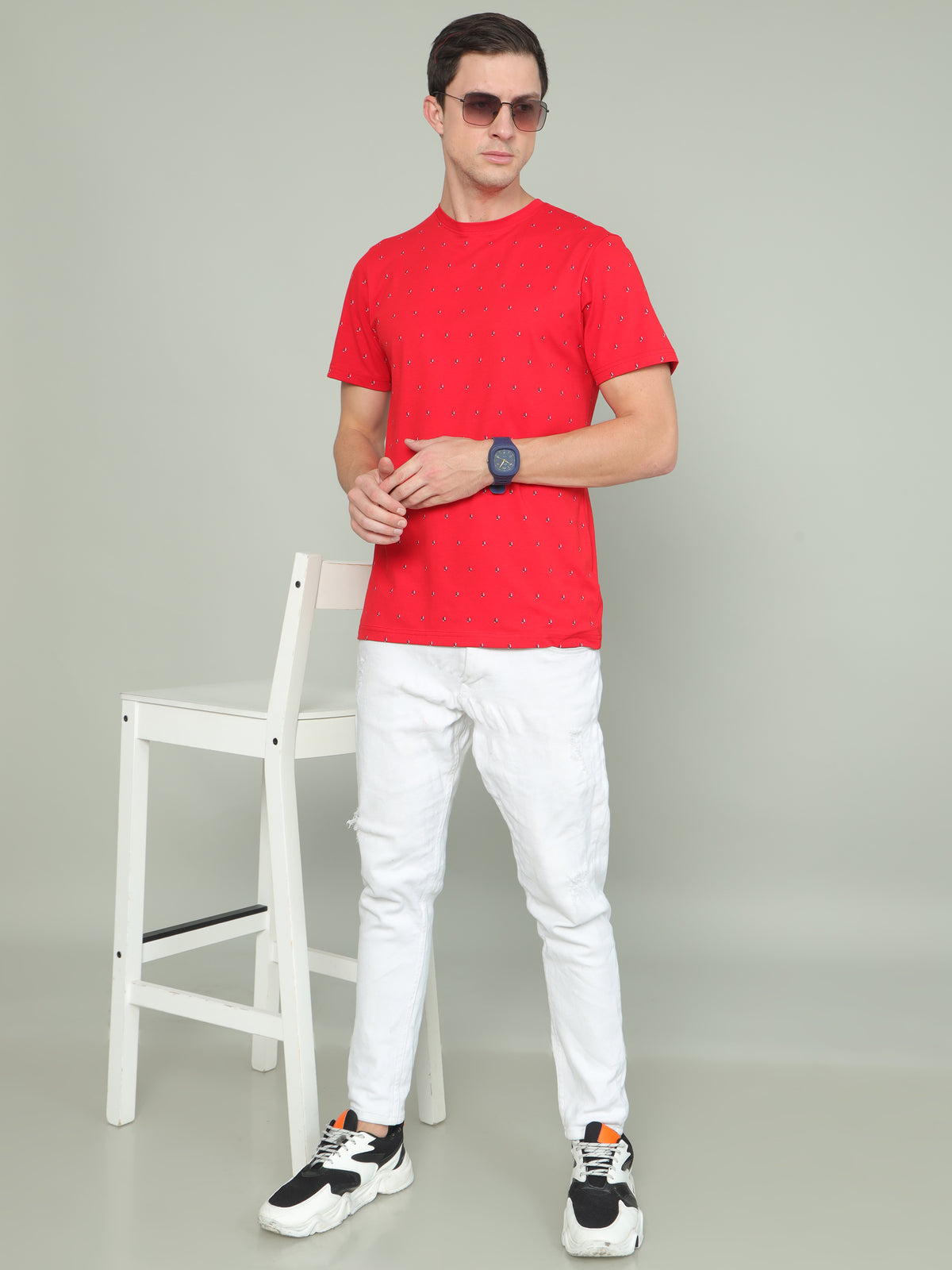 Shop Men's Red Printed Regular Fit Half Sleeves Crew Neck T-Shirt Online.