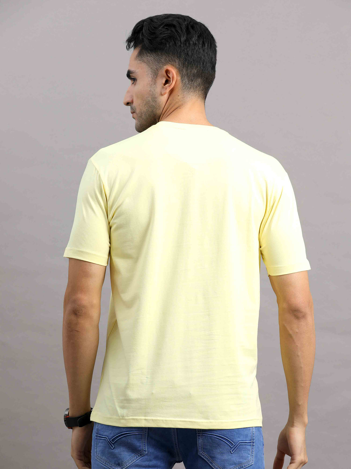 Shop Men's Yellow Regular Fit Half Sleeve Printed Crew Neck T-Shirt Online.