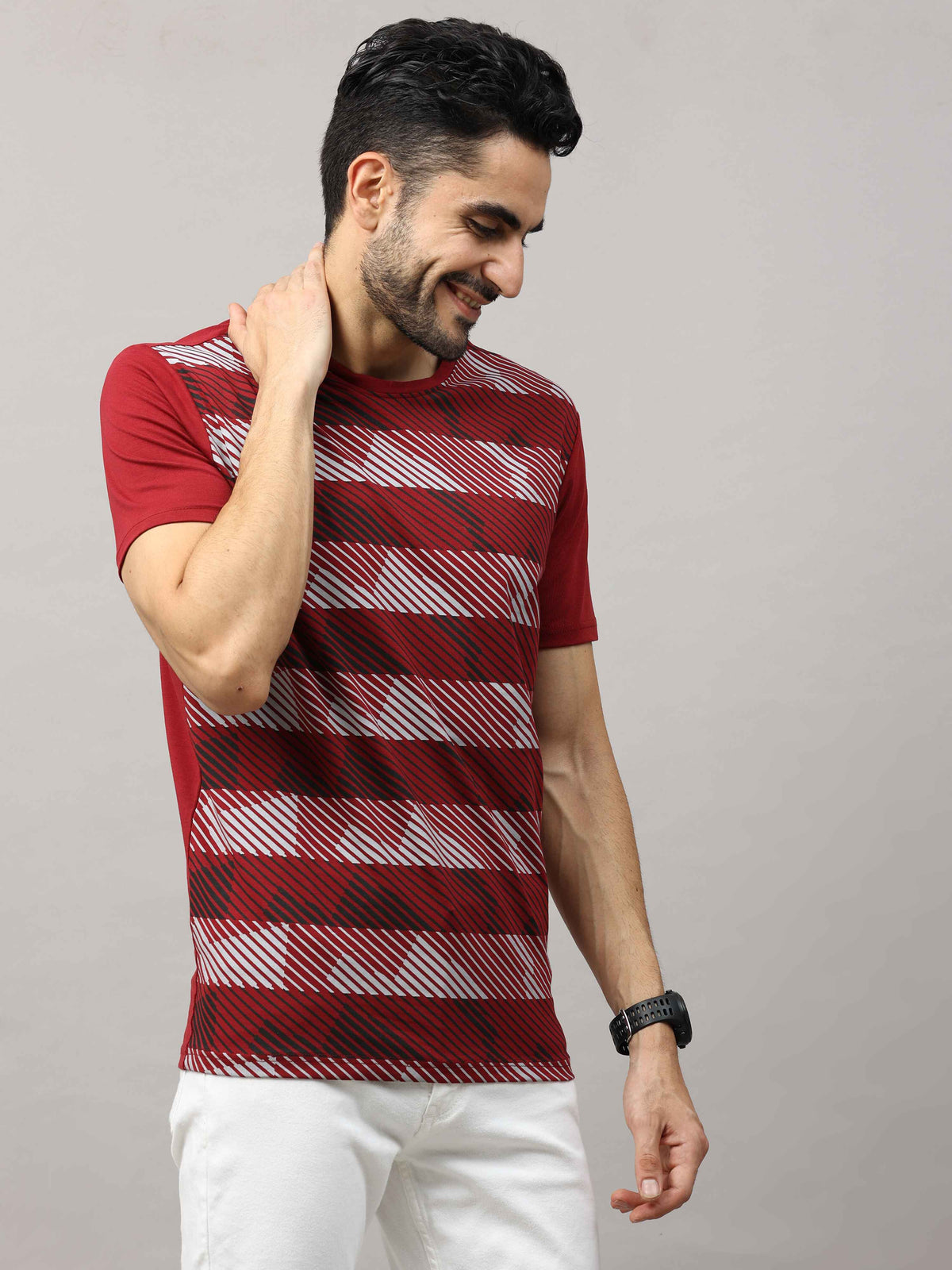 Shop Men's Maroon Regular Fit Printed Half Sleeves Crew Neck T-Shirt Online.