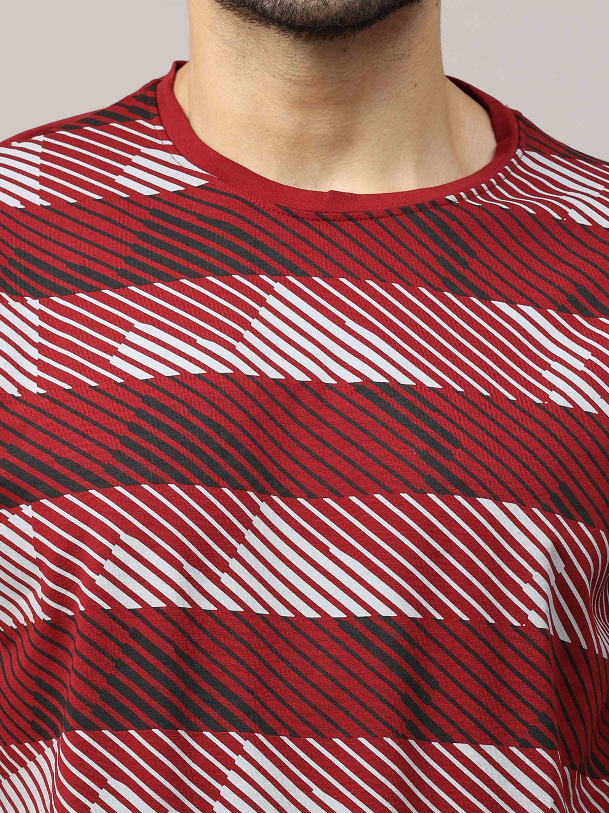 Shop Men's Maroon Regular Fit Printed Half Sleeves Crew Neck T-Shirt Online.