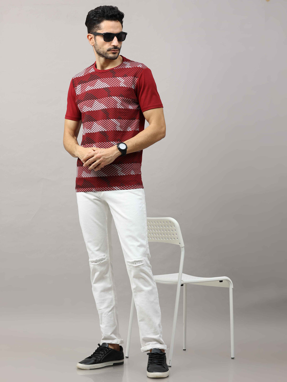 Shop Men's Maroon Regular Fit Printed Half Sleeves Crew Neck T-Shirt Online.