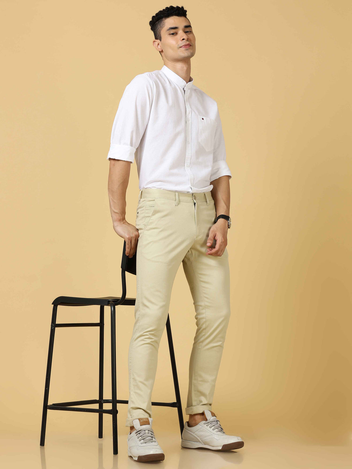 Men's Cream Narrow Fit Solid Casual Trouser