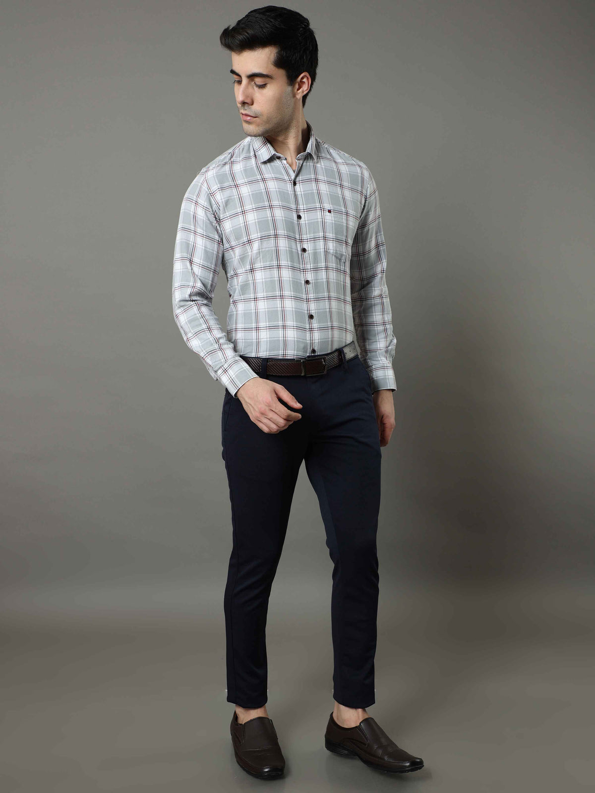 Shop Men's Grey Slim Fit Cotton Casual Checks Shirt Online.