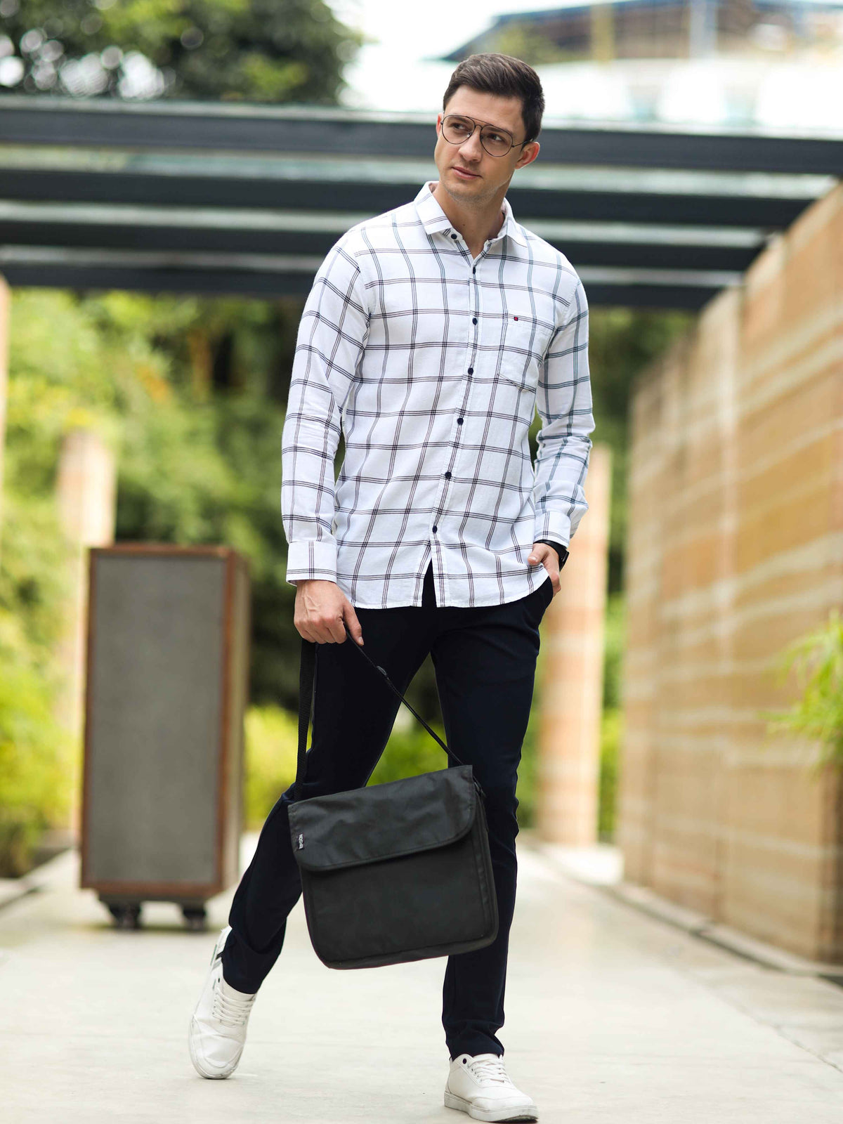 Shop Men's White Slim Fit Checks Full Sleeves Casual Shirts Online.