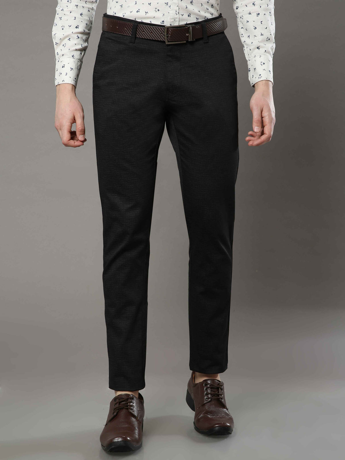 Shop Men's Black Narrow Fit Printed Lycra Casual Trouser Online.