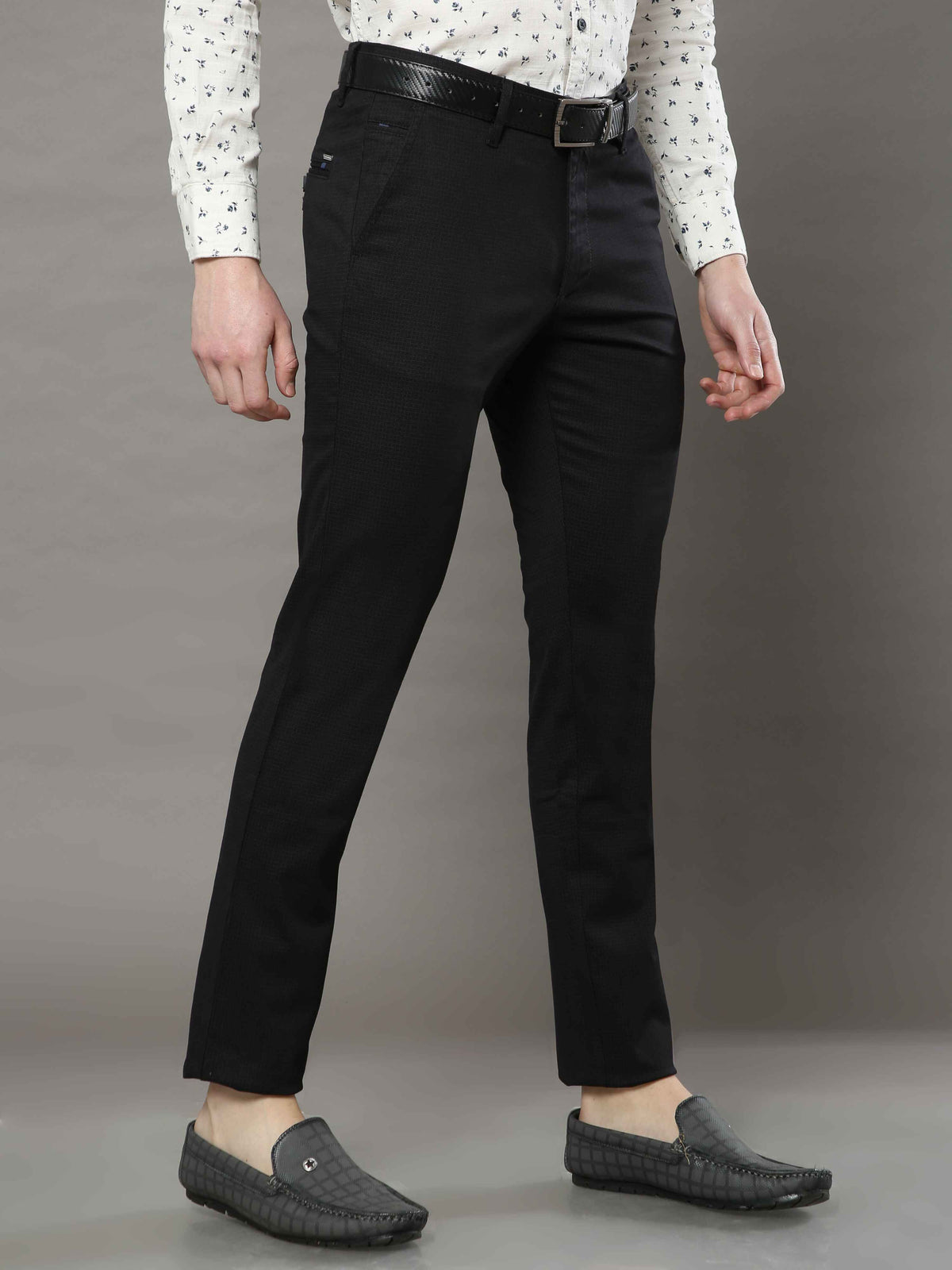 Shop Men's Black Narrow Fit Printed Lycra Casual Trouser Online.