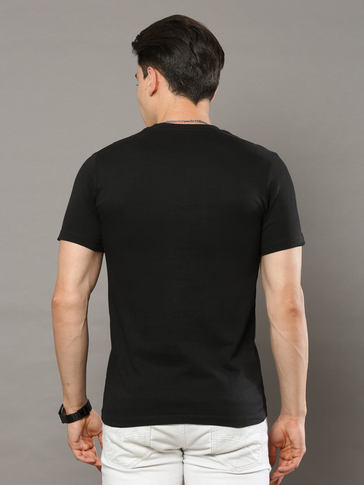 Shop Men's Black Regular Fit Printed Crew Neck Casual T-Shirt Online.