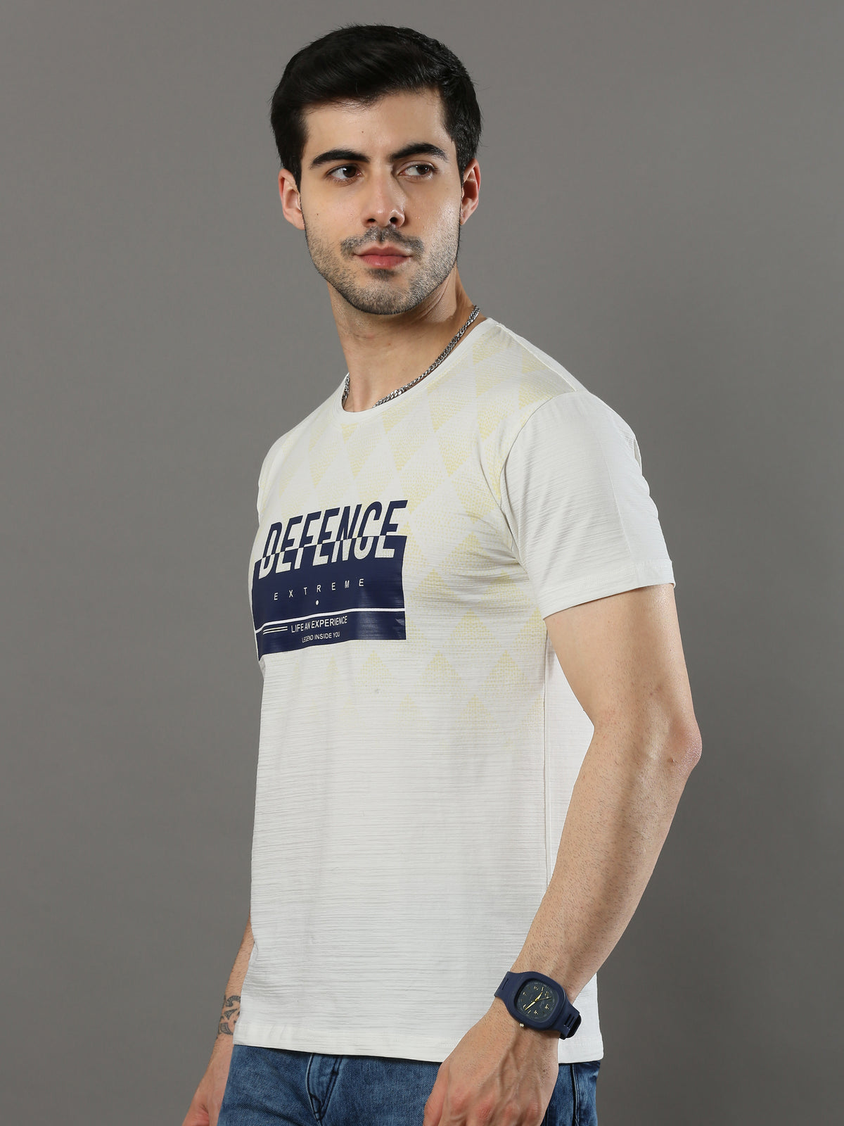 Shop Men's White Regular Fit Printed Crew Neck Casual T-Shirt Online.