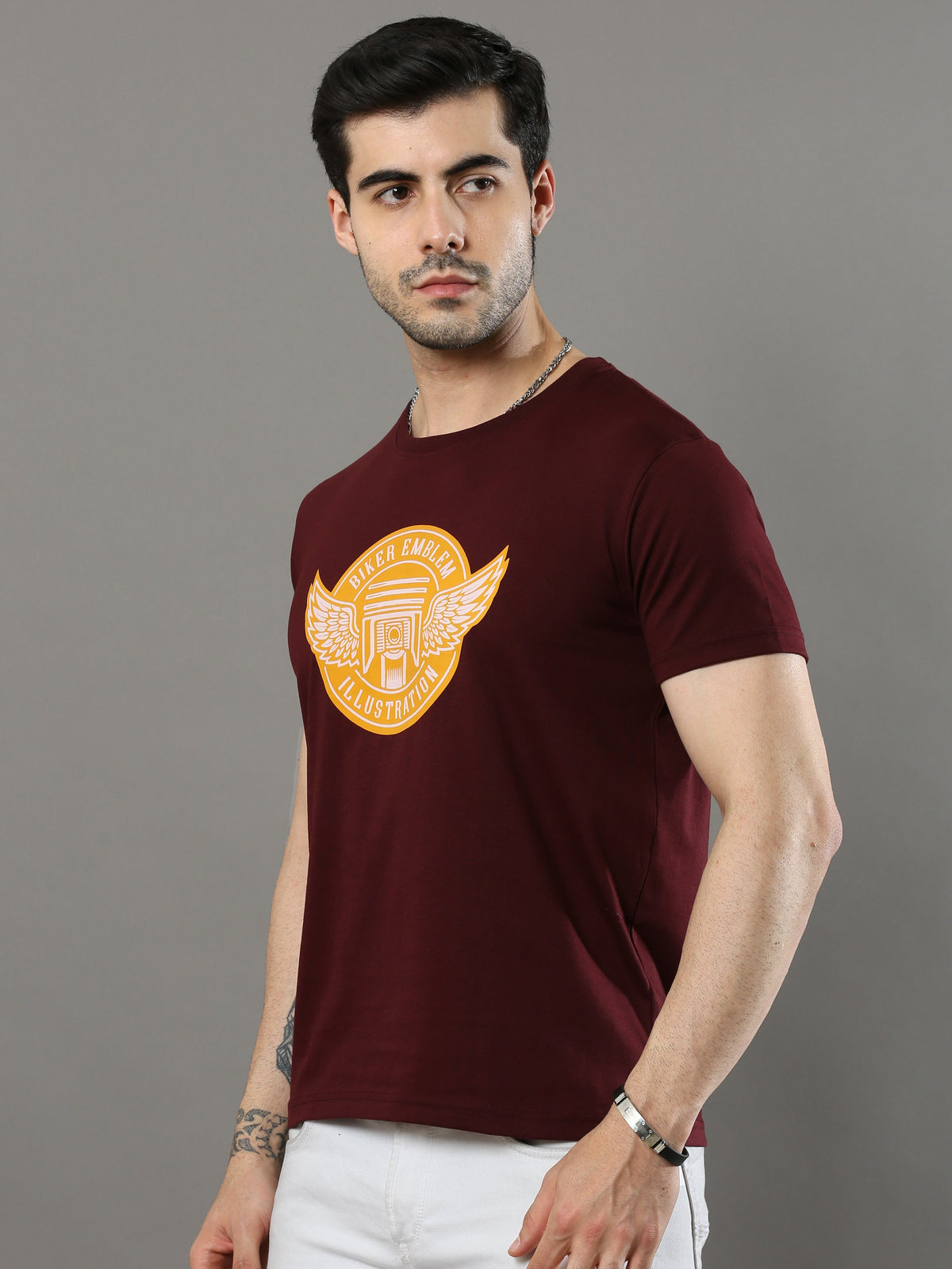 Shop Men's Maroon Printed Regular Fit Half Sleeves Crew Neck T-Shirt Online.