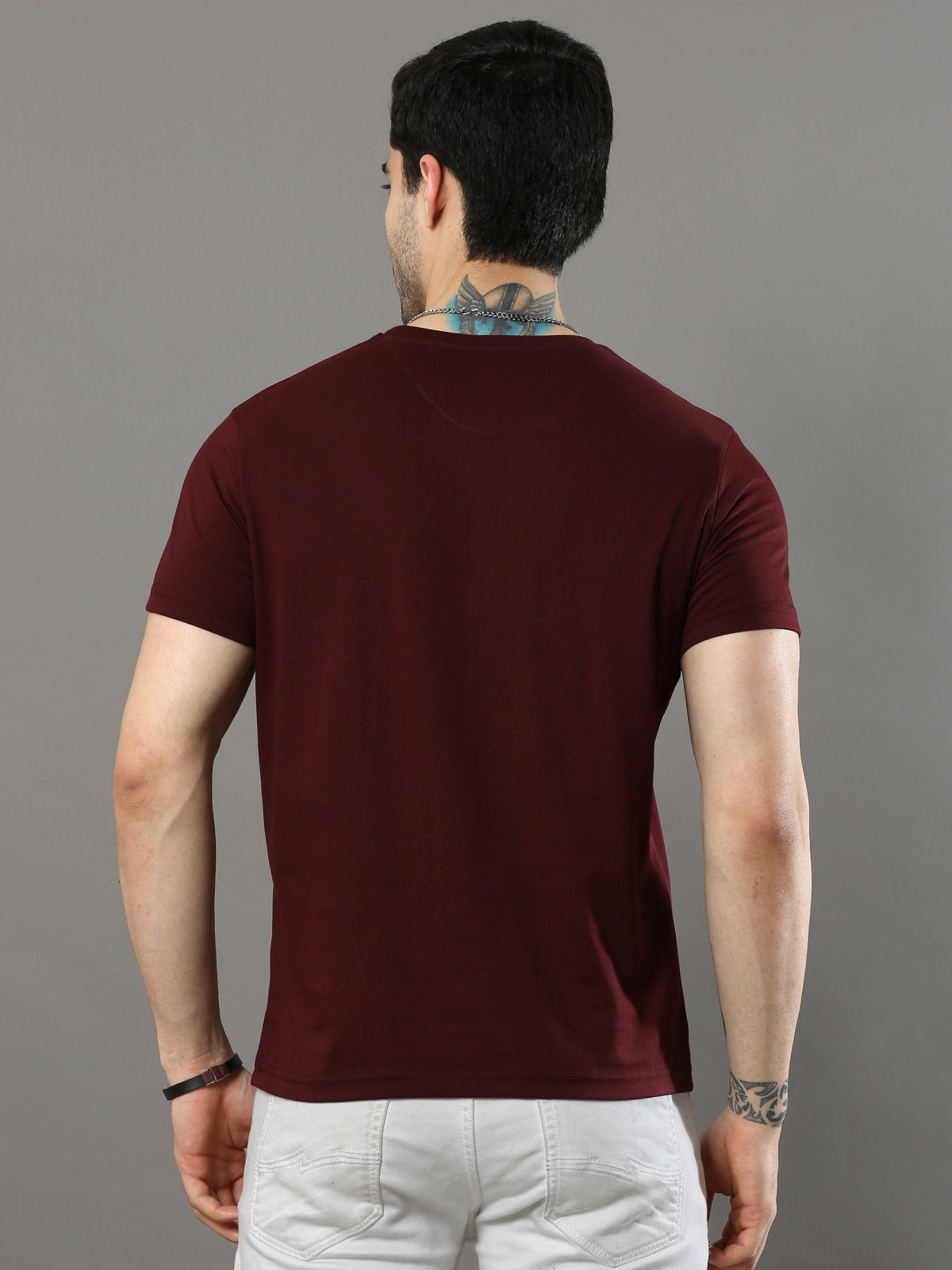 Shop Men's Maroon Printed Regular Fit Half Sleeves Crew Neck T-Shirt Online.