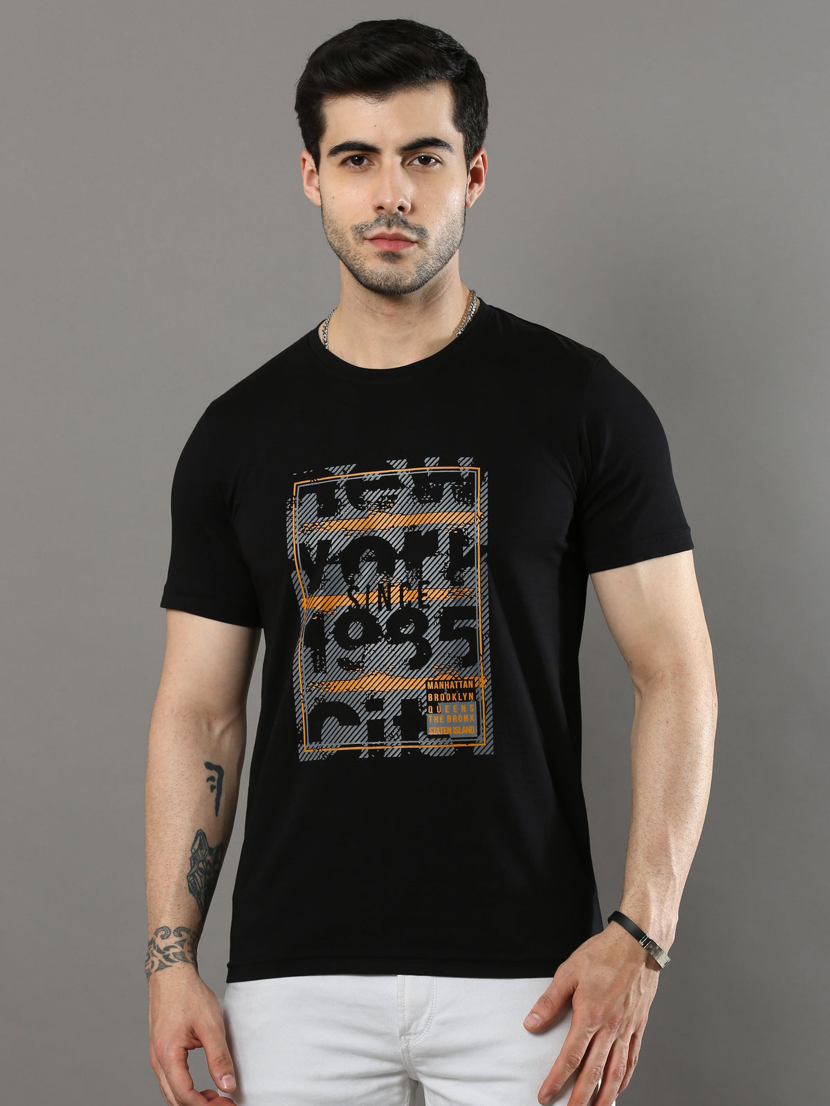 Shop Men's Black Printed Regular Fit Half Sleeves Crew Neck T-Shirt Online.