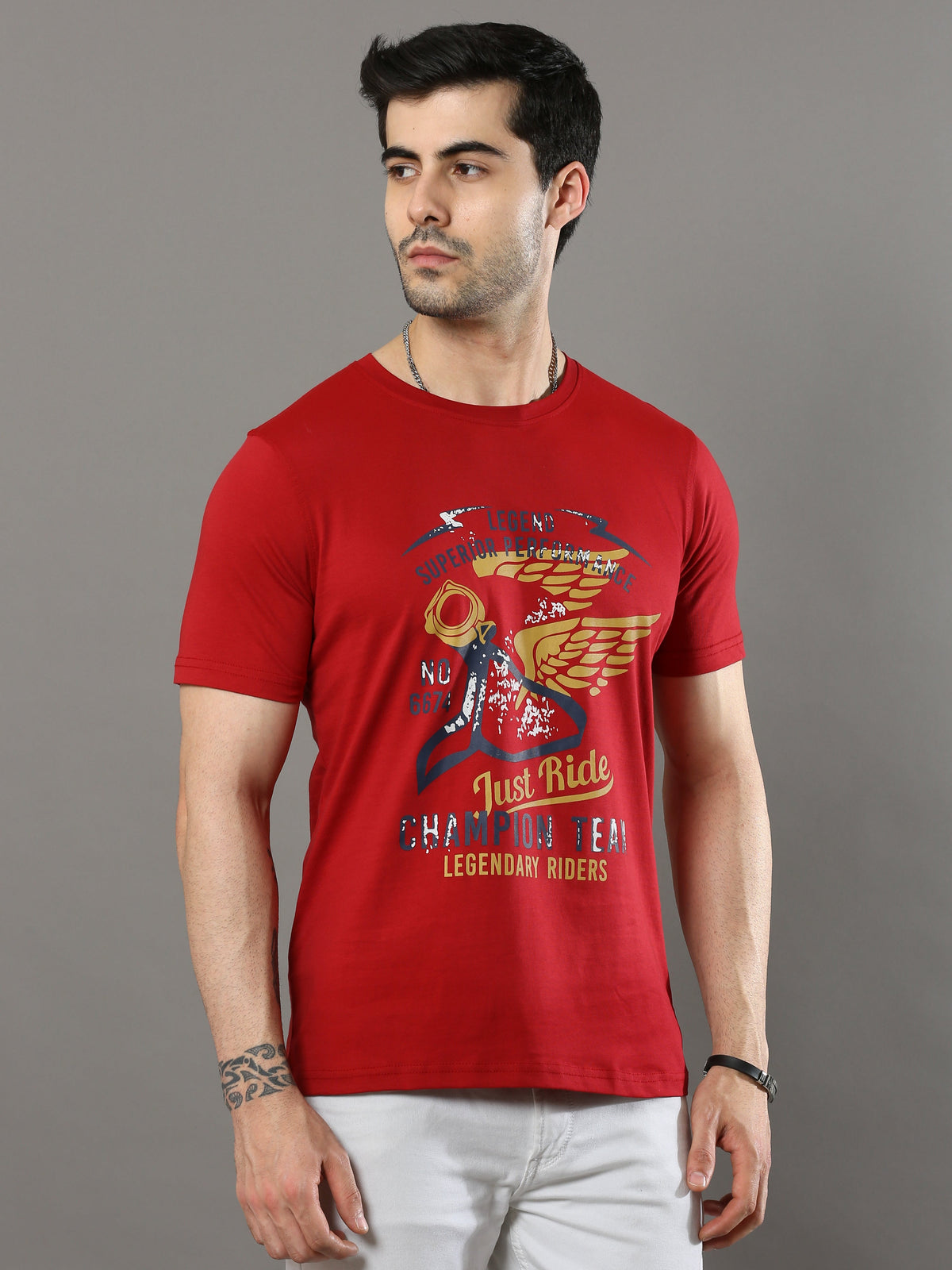 Shop Men's Red Printed Regular Fit Half Sleeves Crew Neck T-Shirt Online.