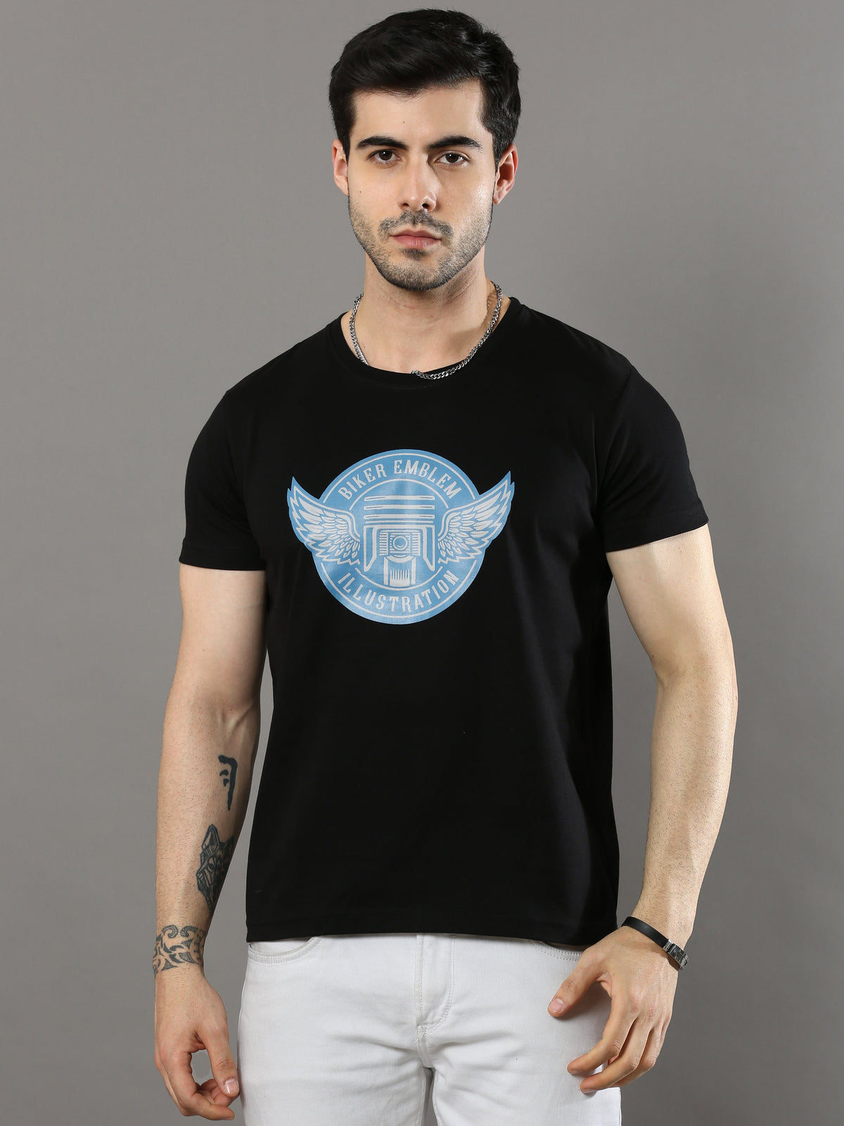 Shop Men's Black Printed Regular Fit Half Sleeves Crew Neck T-Shirt Online.