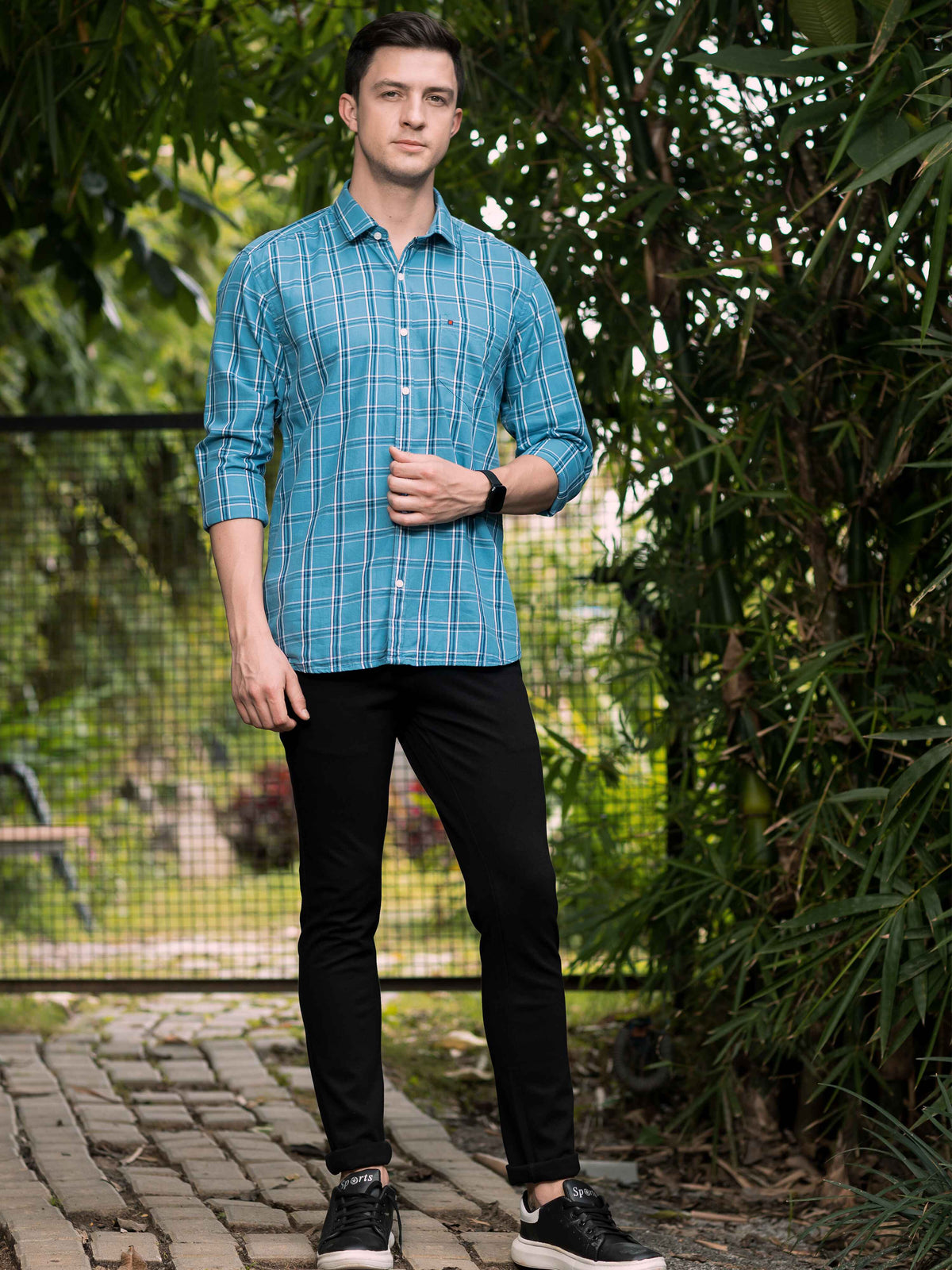 Shop Men's Blue Slim Fit Checks Full Sleeves Casual Shirts Online.